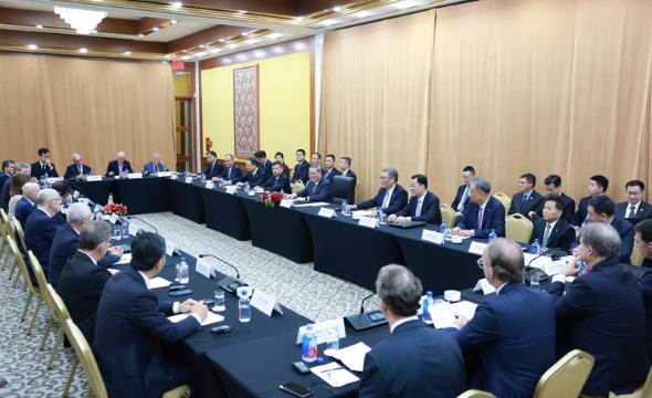 李强同美国友好团体座谈