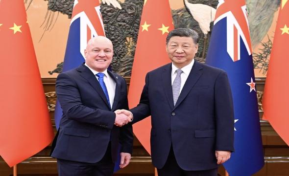 习近平会见新西兰总理拉克森